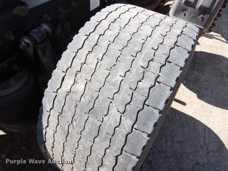 image for item DD4458 2007 Freightliner Columbia CL120 semi truck