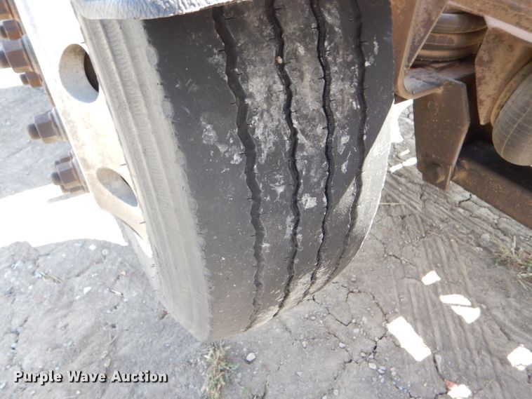 image for item DD4458 2007 Freightliner Columbia CL120 semi truck