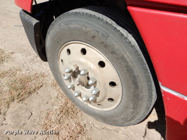 image for item DD4458 2007 Freightliner Columbia CL120 semi truck