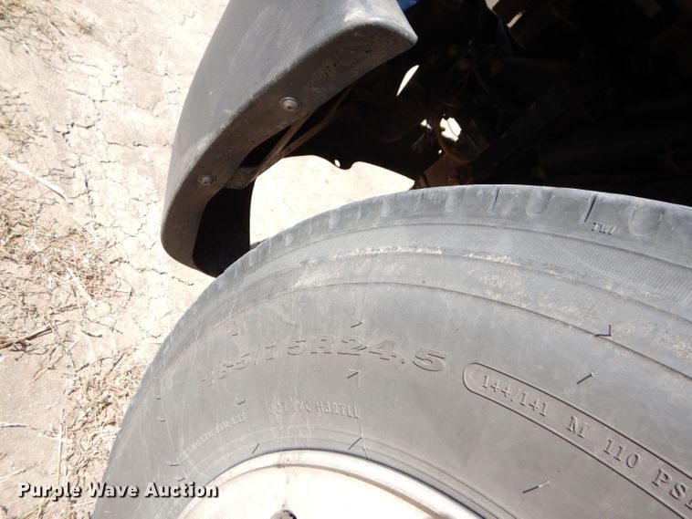 image for item DD4458 2007 Freightliner Columbia CL120 semi truck