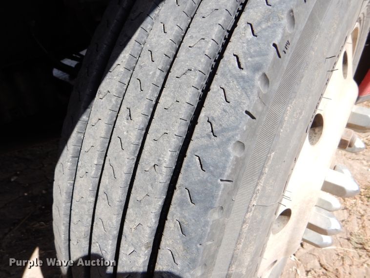 image for item DD4458 2007 Freightliner Columbia CL120 semi truck