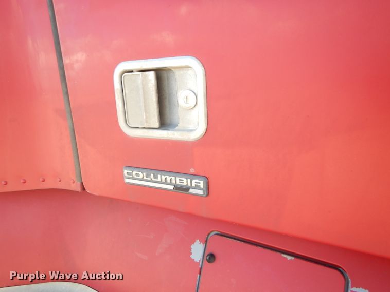 image for item DD4458 2007 Freightliner Columbia CL120 semi truck