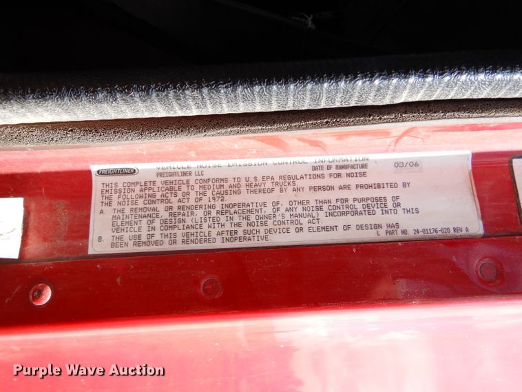 image for item DD4458 2007 Freightliner Columbia CL120 semi truck