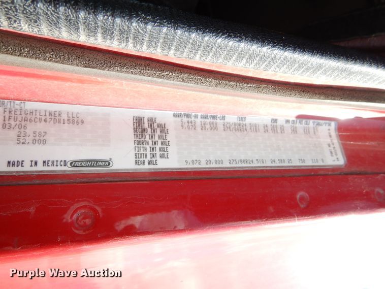 image for item DD4458 2007 Freightliner Columbia CL120 semi truck