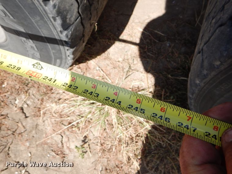 image for item DD4458 2007 Freightliner Columbia CL120 semi truck