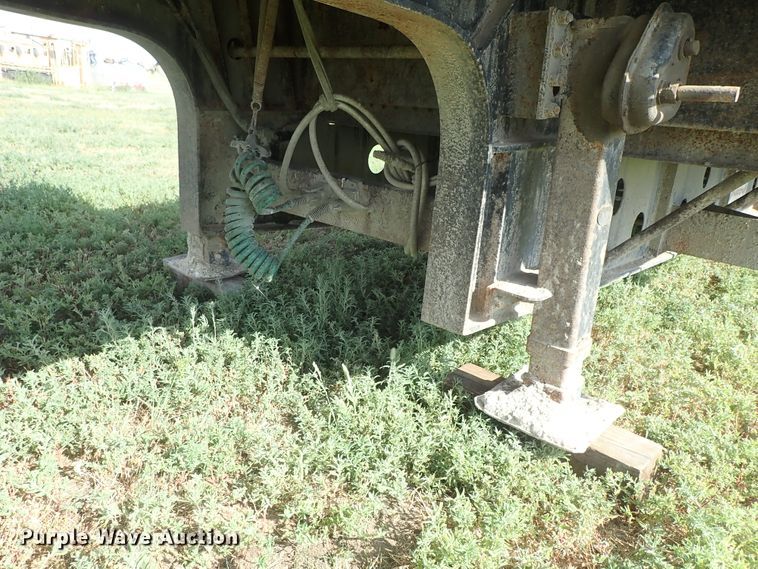 image for item DE5529 2006 Transcraft DTL-2100 drop deck equipment trailer