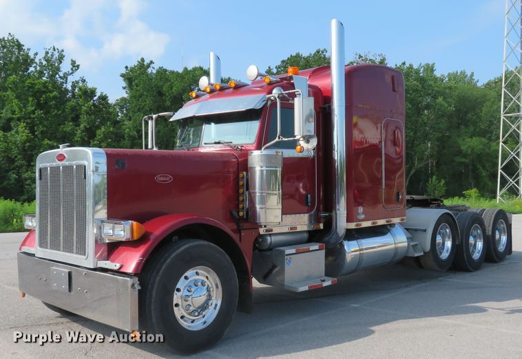 image for item DE8162 2006 Peterbilt 379 semi truck