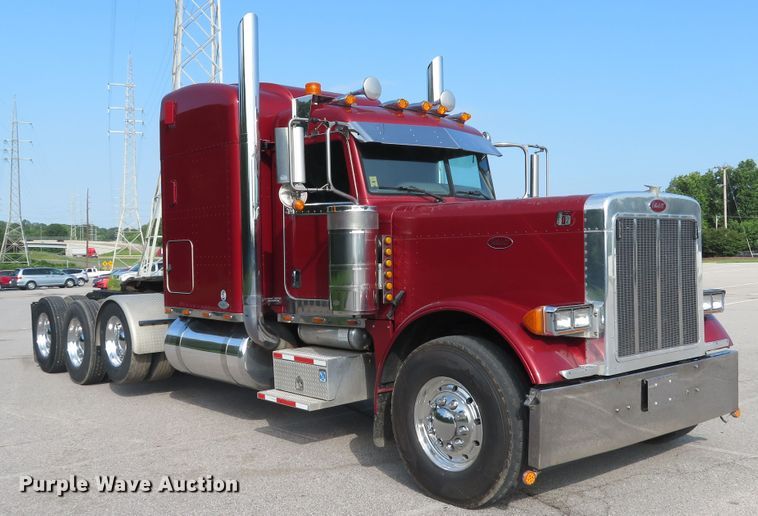 image for item DE8162 2006 Peterbilt 379 semi truck