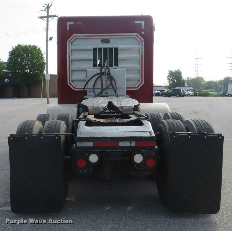 image for item DE8162 2006 Peterbilt 379 semi truck