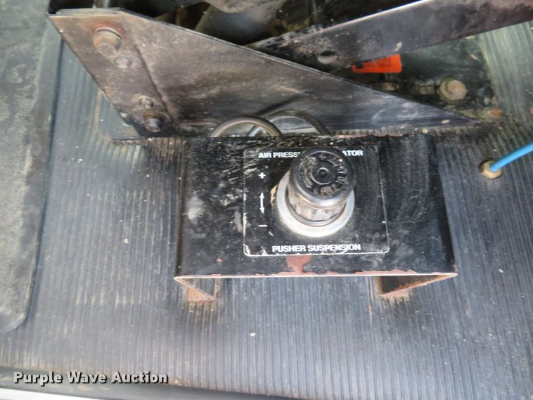 image for item DE8162 2006 Peterbilt 379 semi truck