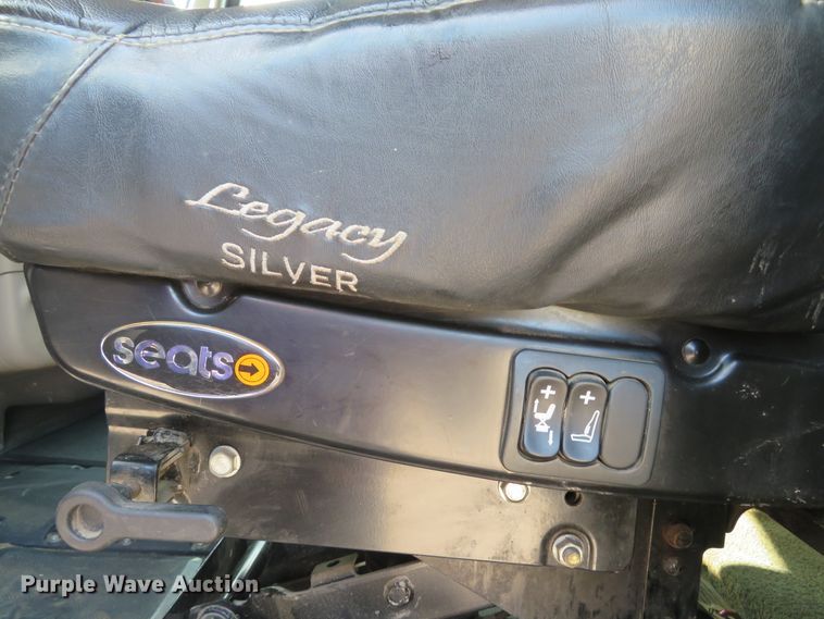 image for item DE8162 2006 Peterbilt 379 semi truck