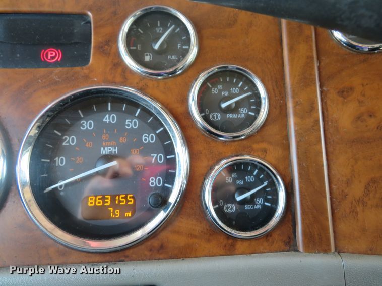 image for item DE8162 2006 Peterbilt 379 semi truck