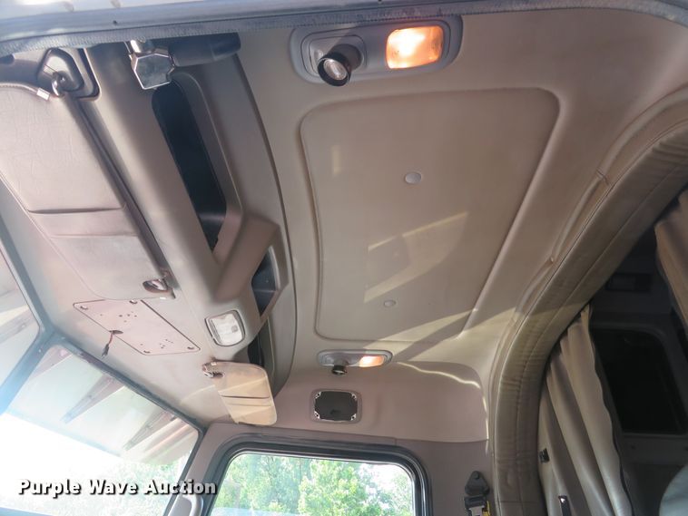 image for item DE8162 2006 Peterbilt 379 semi truck