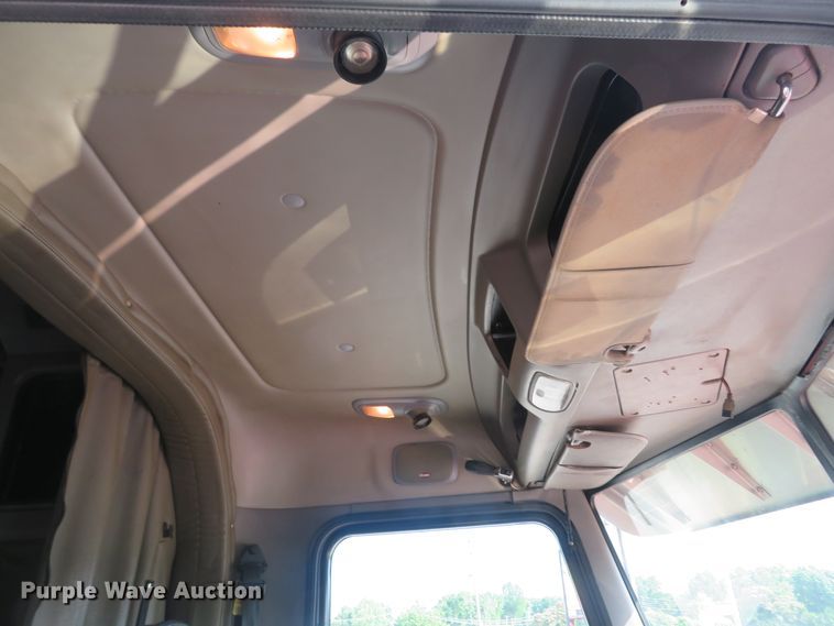 image for item DE8162 2006 Peterbilt 379 semi truck