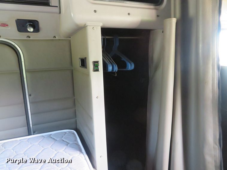 image for item DE8162 2006 Peterbilt 379 semi truck