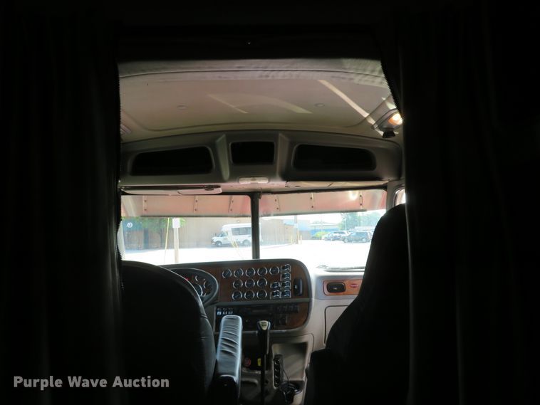 image for item DE8162 2006 Peterbilt 379 semi truck