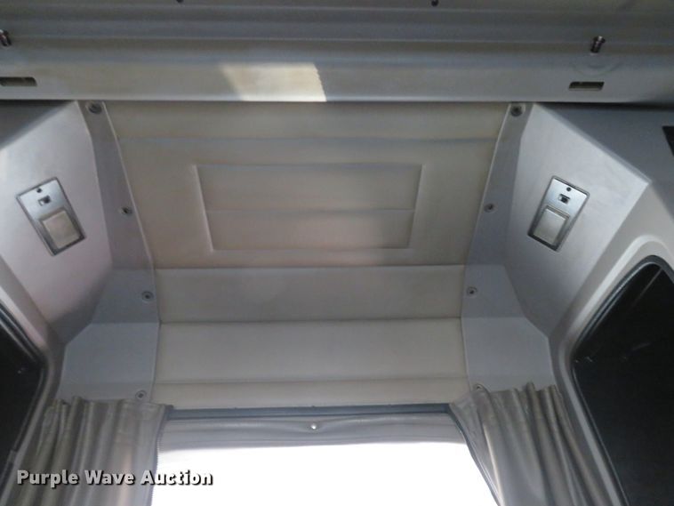 image for item DE8162 2006 Peterbilt 379 semi truck