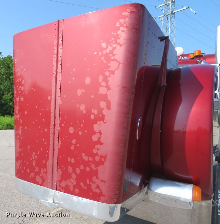 image for item DE8162 2006 Peterbilt 379 semi truck