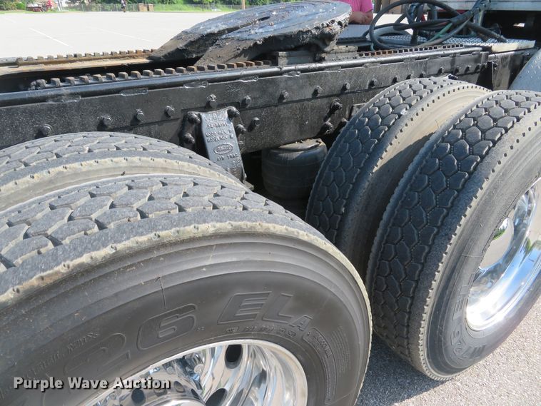 image for item DE8162 2006 Peterbilt 379 semi truck