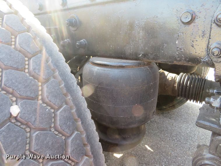 image for item DE8162 2006 Peterbilt 379 semi truck