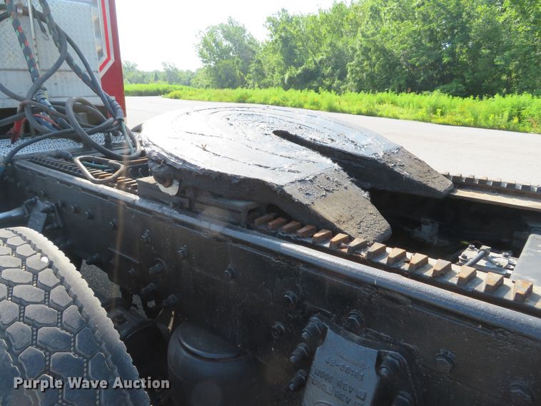 image for item DE8162 2006 Peterbilt 379 semi truck