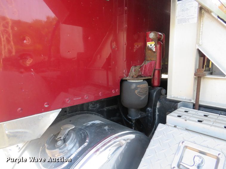 image for item DE8162 2006 Peterbilt 379 semi truck