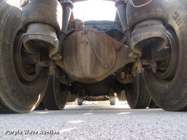 image for item DE8162 2006 Peterbilt 379 semi truck