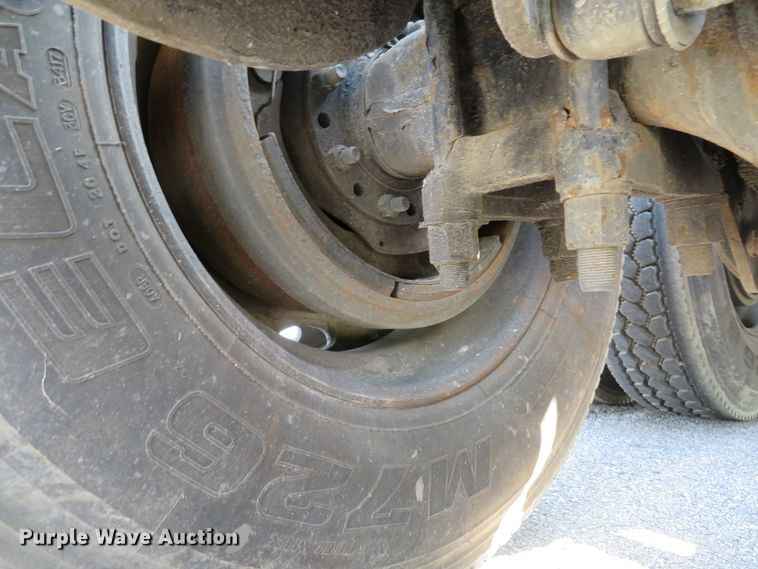 image for item DE8162 2006 Peterbilt 379 semi truck