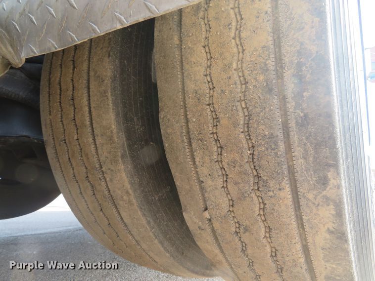 image for item DE8162 2006 Peterbilt 379 semi truck