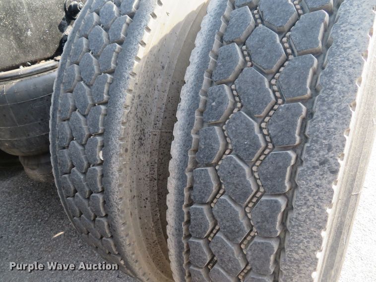 image for item DE8162 2006 Peterbilt 379 semi truck