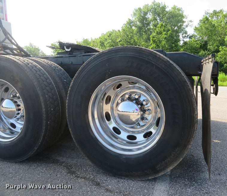 image for item DE8162 2006 Peterbilt 379 semi truck