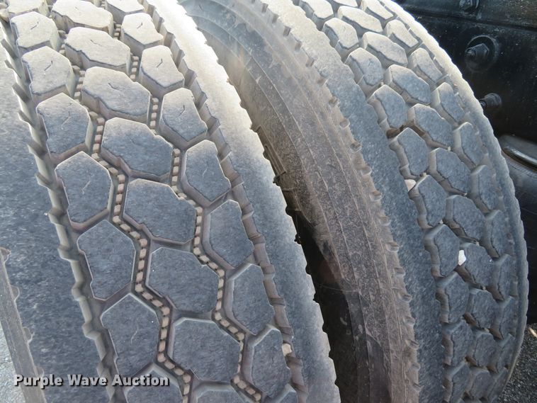 image for item DE8162 2006 Peterbilt 379 semi truck