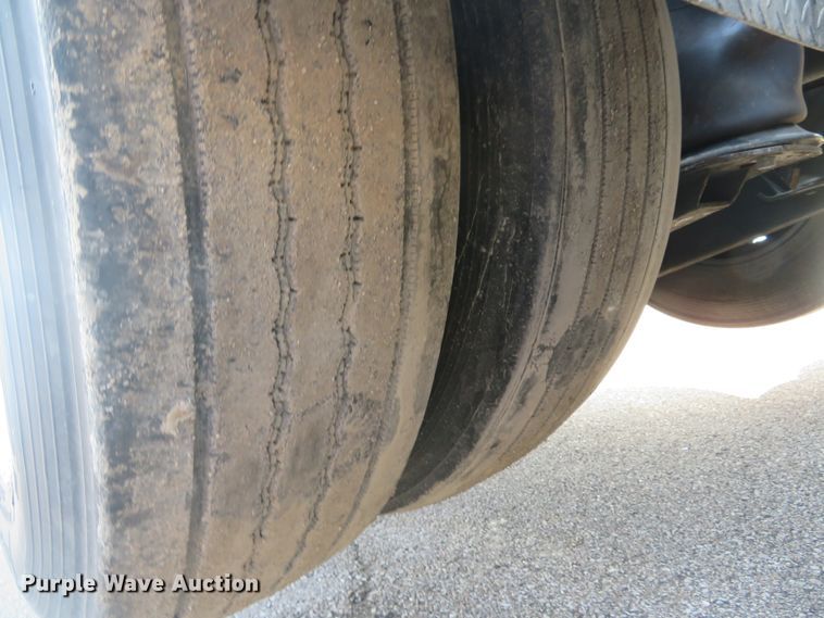 image for item DE8162 2006 Peterbilt 379 semi truck