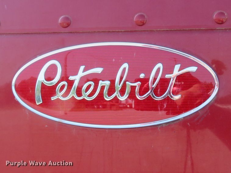 image for item DE8162 2006 Peterbilt 379 semi truck