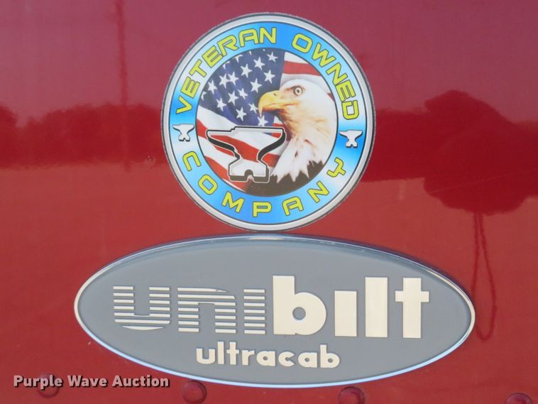 image for item DE8162 2006 Peterbilt 379 semi truck