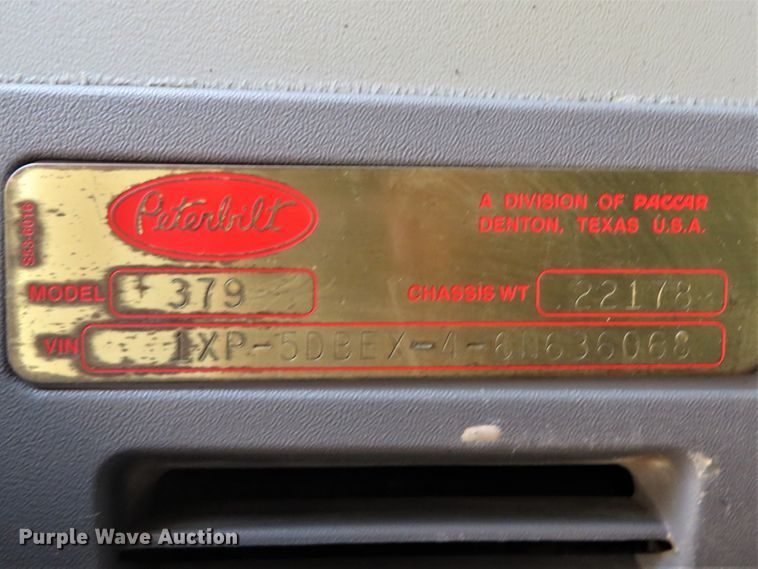 image for item DE8162 2006 Peterbilt 379 semi truck