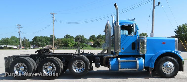 image for item DE8163 2001 Peterbilt 379 semi truck