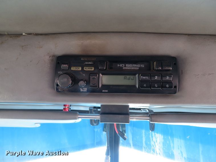 image for item DE8163 2001 Peterbilt 379 semi truck