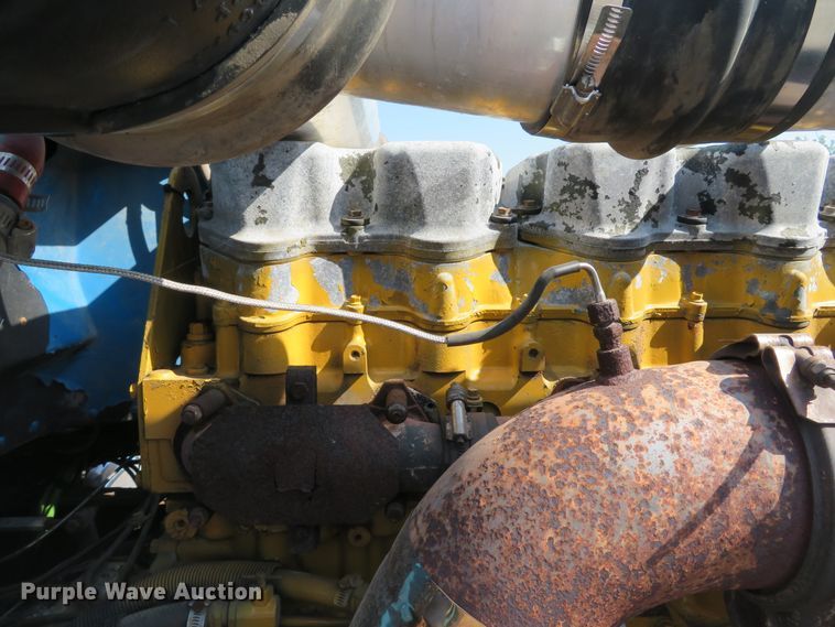 image for item DE8163 2001 Peterbilt 379 semi truck