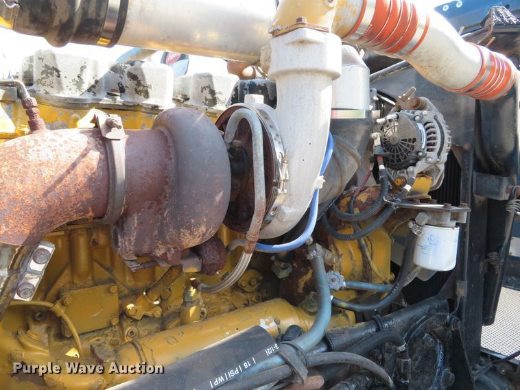 image for item DE8163 2001 Peterbilt 379 semi truck