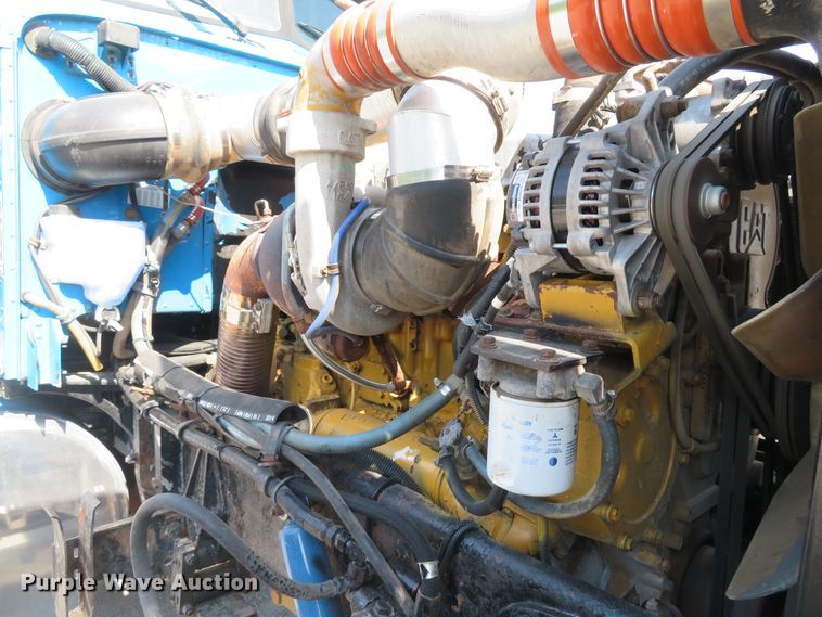 image for item DE8163 2001 Peterbilt 379 semi truck