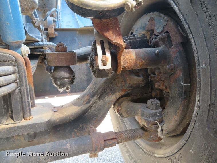 image for item DE8163 2001 Peterbilt 379 semi truck