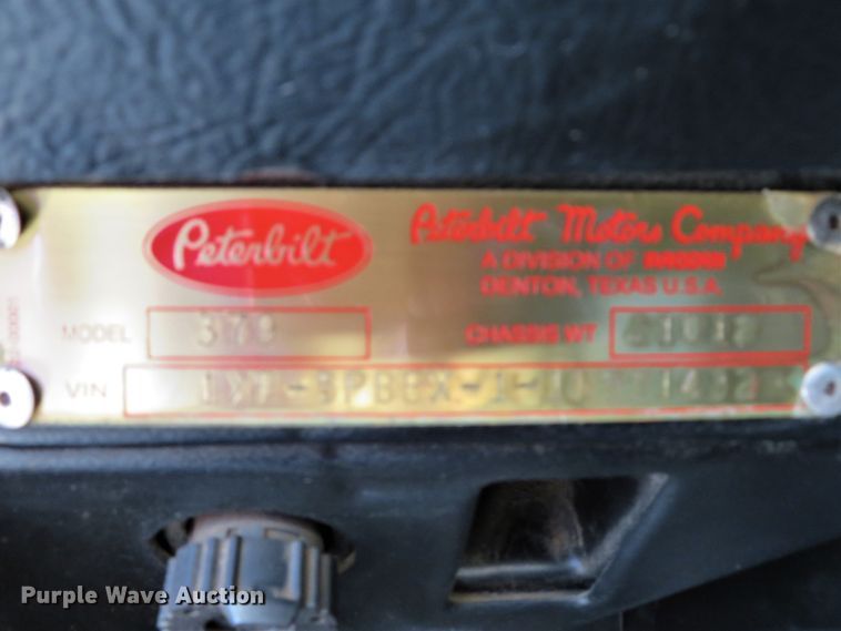 image for item DE8163 2001 Peterbilt 379 semi truck