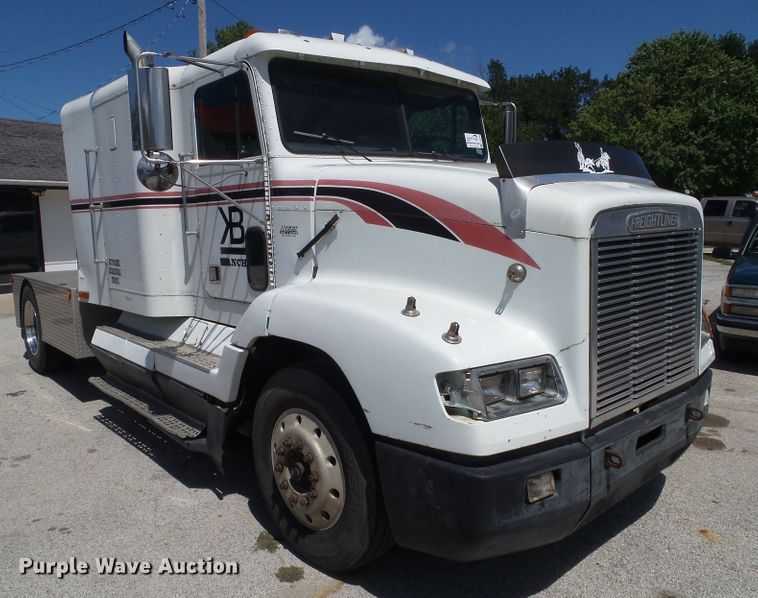 image for item DF0783 1992 Freightliner FLD112 semi truck