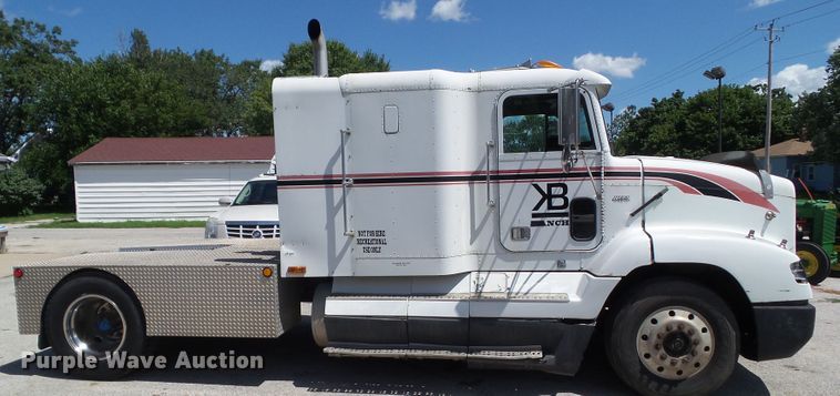 image for item DF0783 1992 Freightliner FLD112 semi truck