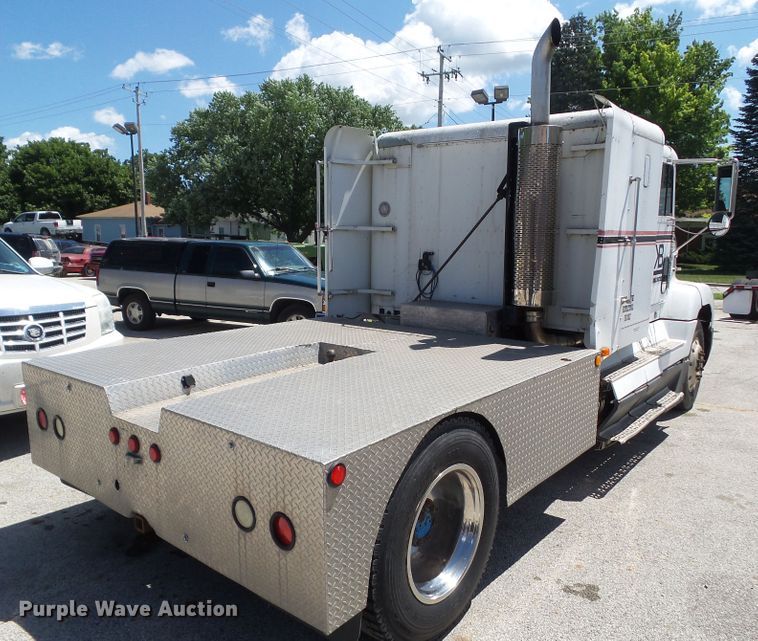 image for item DF0783 1992 Freightliner FLD112 semi truck