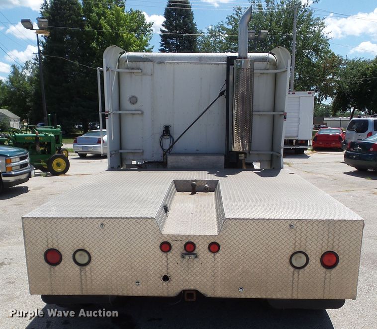 image for item DF0783 1992 Freightliner FLD112 semi truck