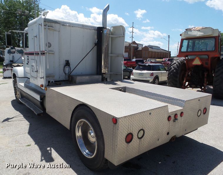 image for item DF0783 1992 Freightliner FLD112 semi truck