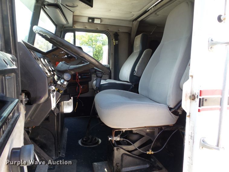 image for item DF0783 1992 Freightliner FLD112 semi truck