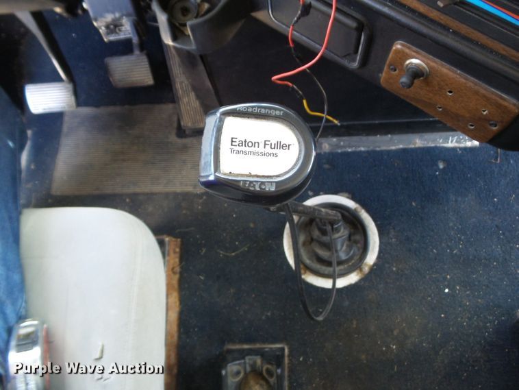 image for item DF0783 1992 Freightliner FLD112 semi truck